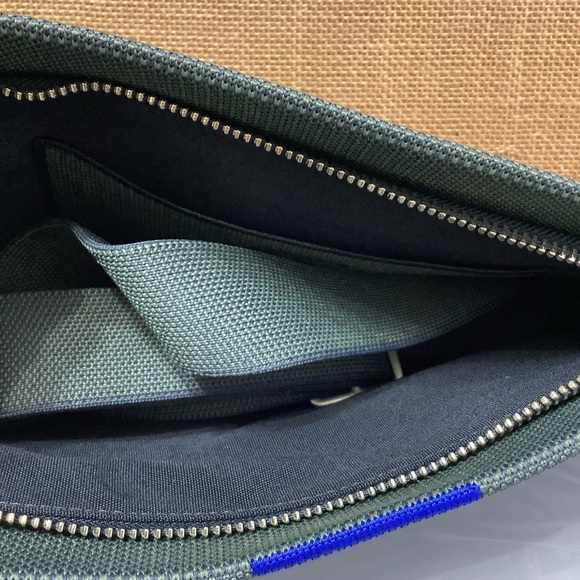 Rothy’s Original Crossbody Bag. NWOT - Picture 4 of 10